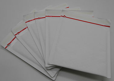 Белые конверты почтовой отправки Kraft бумажные, проложенная почтовая отправка охватывают курьера для почтовой отправки